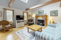 Wood Duck Retreat, minutes from Beach and Pond! On bike path