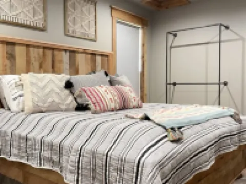 ON THE ROCKS is the place to be!!! A new spacious cabin & fully stocked! Hotels in Glenwood