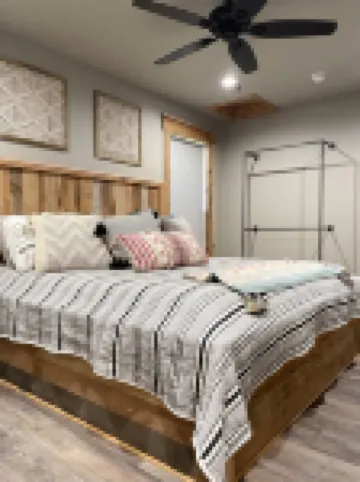 ON THE ROCKS is the place to be!!! A new spacious cabin & fully stocked!