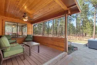 Bearfoot Cabin W/Hot Tub, Fire Pit, Game Room & Direct Access to the Forest