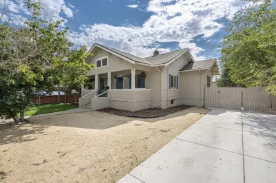 Modern 3 bed/2 Bath Home In Midtown Sleeps 7