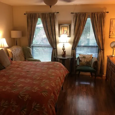 Charming Well-Appointed Casita Near Downtown River Walk and The Pearl Hotels in Alamo Heights