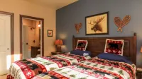 Luxury Condo*Hot Tub*Pool*Fireplace*Walk to Lifts*Near Golf Course & Fitness Ctr