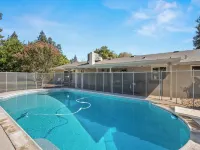 Fresno House - Pool + Arcade Games , Family Friendly! - สระว่ายน้ำส่วนตัว