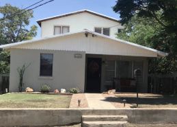 Great house for making memories! Two living areas, bar, and pool table