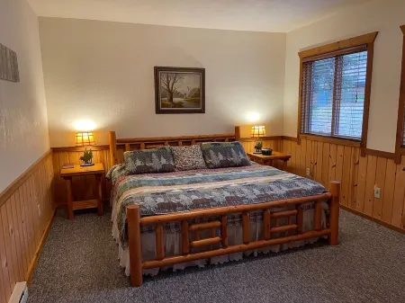 Spacious lakeside cabin in the heart of the Northwoods