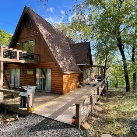 Beautiful, Majestic Log Cabin Large Game Room and Lake View