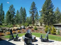 New, Stunning & Modern Luxury, Fire Pit, A/C, Golf, Bike, Hike & Mt Bachelor 처치 오브 더 캐스케이즈 주변 호텔