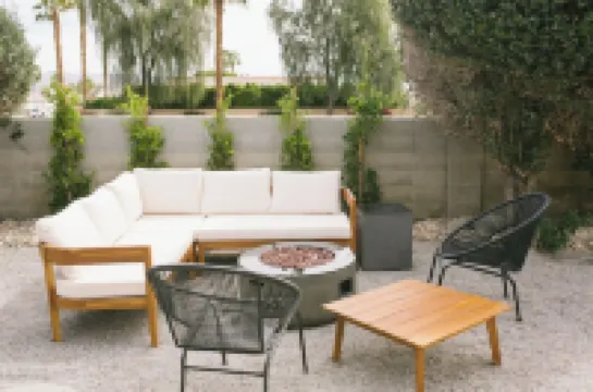 The Palmera House - walkable to Coachella and Stagecoach