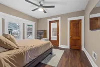 Updated 6Br, near dwntwn, Chiefs stadium, and KC’s Best Hotels near Loose Park Rose Garden