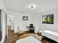 Ranch life in the City - Heated Pool - Water views -1 acre