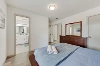 Peaceful 4 Bedroom - Sleeps 12 - Hospital District