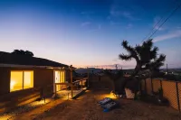 Desert Oasis: Hot Tub, Mini Golf, Fire Pit + BBQ! 8 mins from National Park!