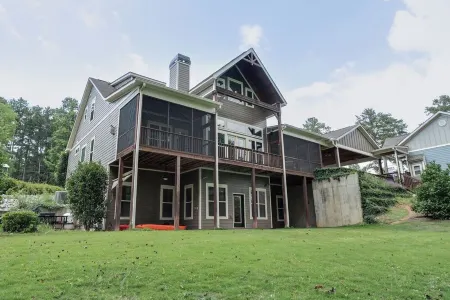 Luxurious Lake Front Estate, Sleeps 20 with Game Room and dock, pet friendly.