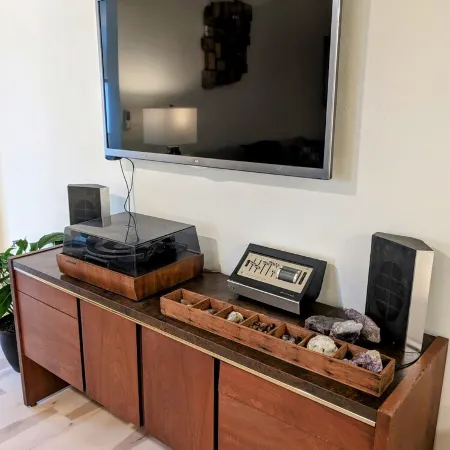 Hygge Hideaway. Pet friendly, cozy retreat & 3 minute walk to the river!