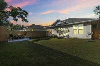 Hestia ~ Kings & Queens ~ Fenced Backyard ~ Pets ~ Near NAS & Perdido Key