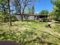 Peaceful home on little Round lake near EAA, Iola car show & the Packer Stadium.