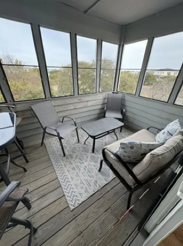 Updated, cozy cottage in Duck – 4 bedrooms, in town & oceanside w/ views!