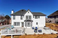 Hip & Cozy Getaway - 5 mins to DT Lawrenceville! Hotels near Banter by Piercing Pagoda