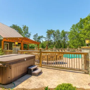 8 Bdrm🏆29ppl Hotub,Pool,Pond, 9miles Chatt