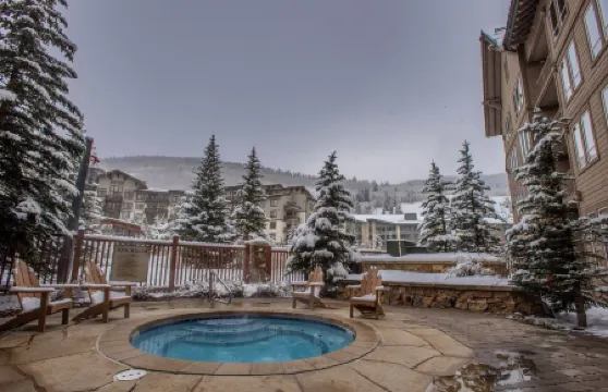 ★★Hot Tub in Building - Center Village Condo★★