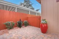 Cozy Guest House Perfect For Couples w/ Hot Tub