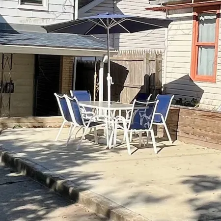 The Blue Haven - Newly Renovated 3Br, 8 Mins to Downtown & Pet-Friendly