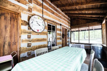 Granddaddy's Cabin -ON THE BLUFF OF DAYTON MTN! 13 Minutes from Chickamauga Lake