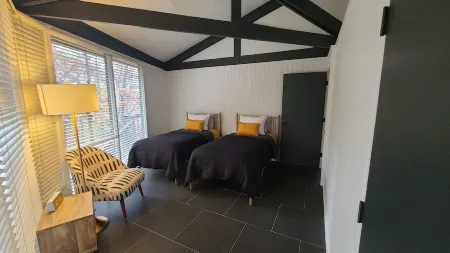 Treetopper. The Perfect Mountain Retreat. Feels like you are in the trees!