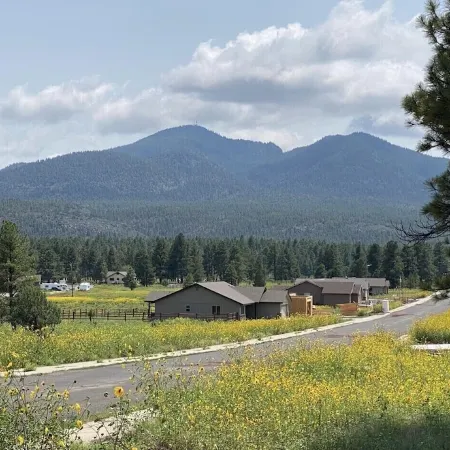 Custom 4bd Mountain & Golf Retreat, Sleeps 8,A/C, Close to All Key Attractions