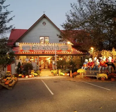 Ski-Snowboard-Tube-Sled-Pool-HotTub-Tennis-Pickleball Hotels near Beech Mountain Club