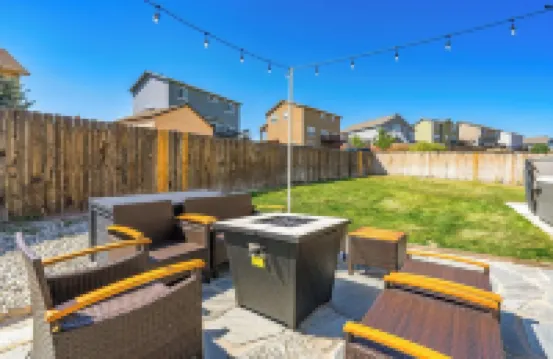 Modern 5BR Home Near Airport - Central Location & Hot Tub