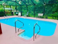 8 min from WEC! Adorable 2BR home with pool Hotels in Marion County