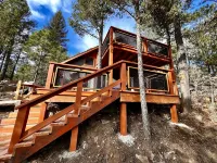 Modern Mountain Cabin with AC, Beautiful Views. 3 Min to Midtown.