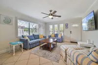 Cozy Getaway with pool and minutes to the beach!!!