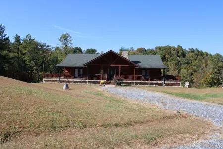 Very Private 4 Bedroom 3 Bath Cabin on 24 acres