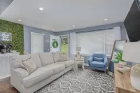 Cozy Downtown Bristol Cottage - 4 min to CASINO Hotels in Bristol