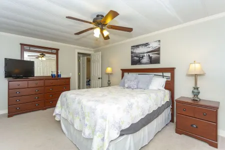 Escape the City and Enjoy Quality Time with Family with a Lakeview! Отели в г. Сент-Клэр