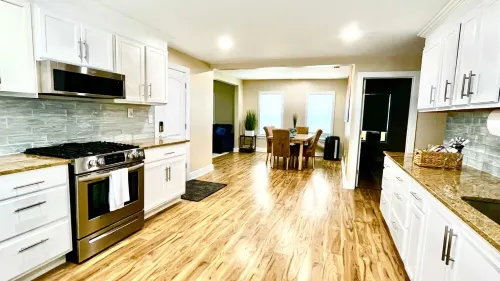 5 bedroom in the center of Springfield .