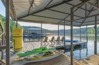 Designer Luxury on Smith Lake/Pool/5BR/3BR/Steps to Water!