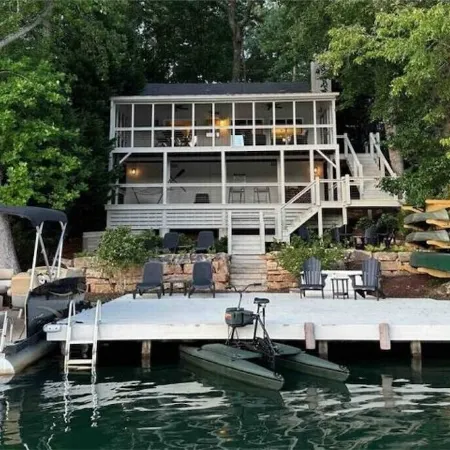 Warluskee Luxury Lakefront Cottage w/ Hot Tub