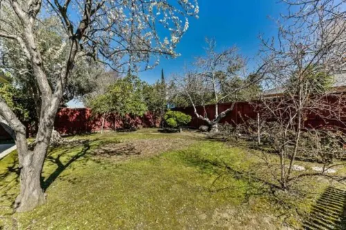 Modern contempary house. Hotels in Concord