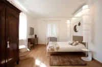Luxury &  Chic Rental Villa Lake Garda Lazise. Lake view and swimming pool
