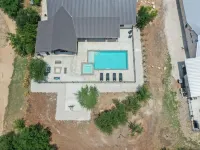 Bella Vida•Sleeps29, No Bunks•HeatedPoolOpt•QuietSubdiv•FREEFrioAccess@ConcanVIP Hotels in Concan