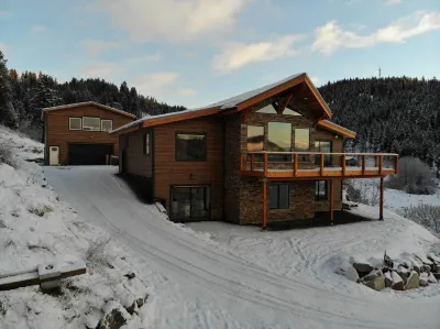 Base Camp Guest House Mountain VIEW, Jacuzzi, Great Location 피샤스틴 피나클스 주립공원 주변 호텔