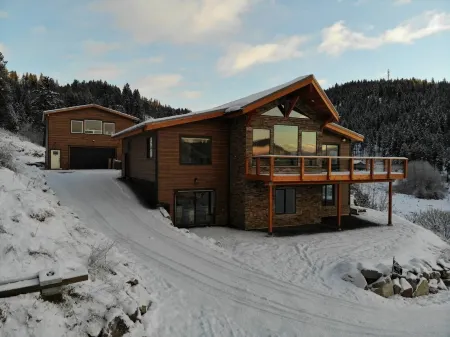 Base Camp Guest House Mountain VIEW, Jacuzzi, Great Location