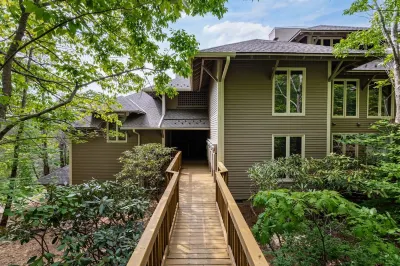 Rosie's Retreat: Cozy 3 BR, 3 Bath Condo in Wintergreen Resort, 1 mile to slopes Hotels in 