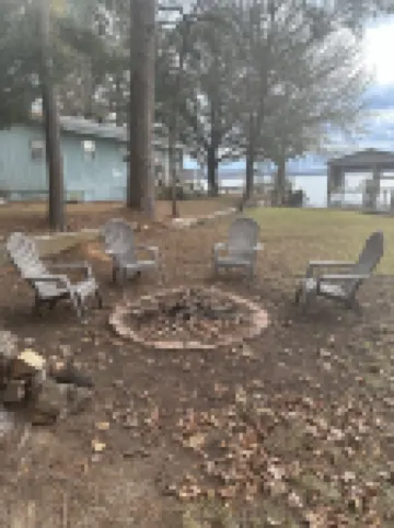 Peaceful lake front home with wrap around porch and relaxing views! Hotels in Union Parish