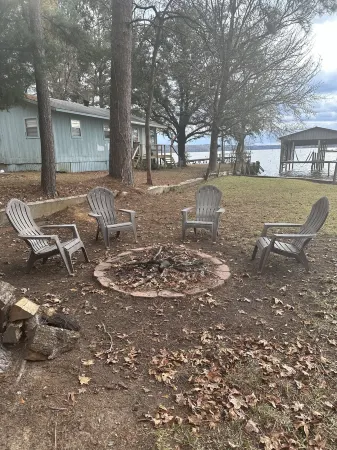 Peaceful lake front home with wrap around porch and relaxing views! Отели в г. Юнион Пэриш