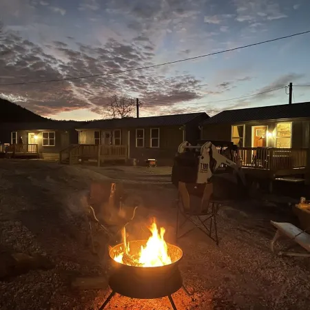 New Cabin with many amenities! Trail systems. Sleeps 8! Royal blue brimstone